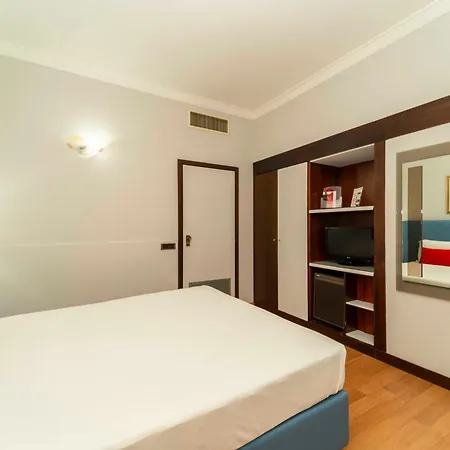 Royal Centro Congressi Hotel 4*