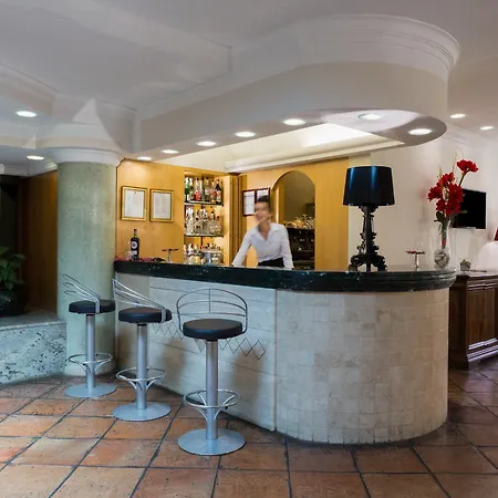 都灵皇家酒店 酒店 4*