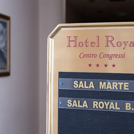 酒店 Royal Centro Congressi 4*