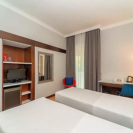 Royal Centro Congressi Hotel 4*