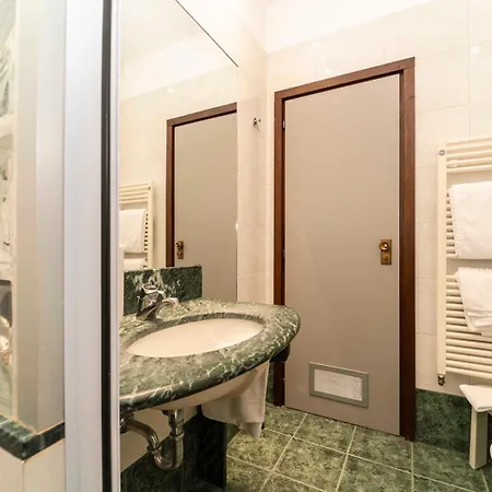 Royal Centro Congressi 4*